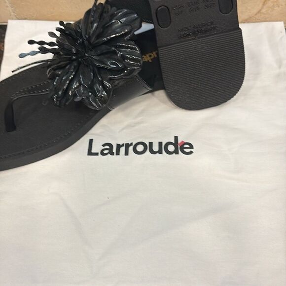 Larroud’e Hibiscus Sandal Black Flower Flip Flop Sandal/Dust Bag size 6/7 - Picture 9 of 9